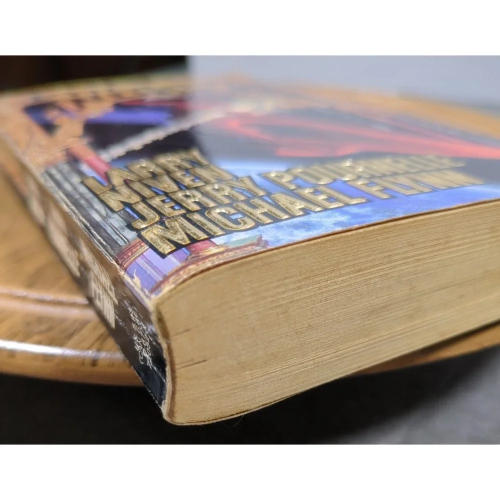 Fallen Angels Larry Niven Jerry Pournelle Baen Books 1st Printing 1991 VTG‎ PB